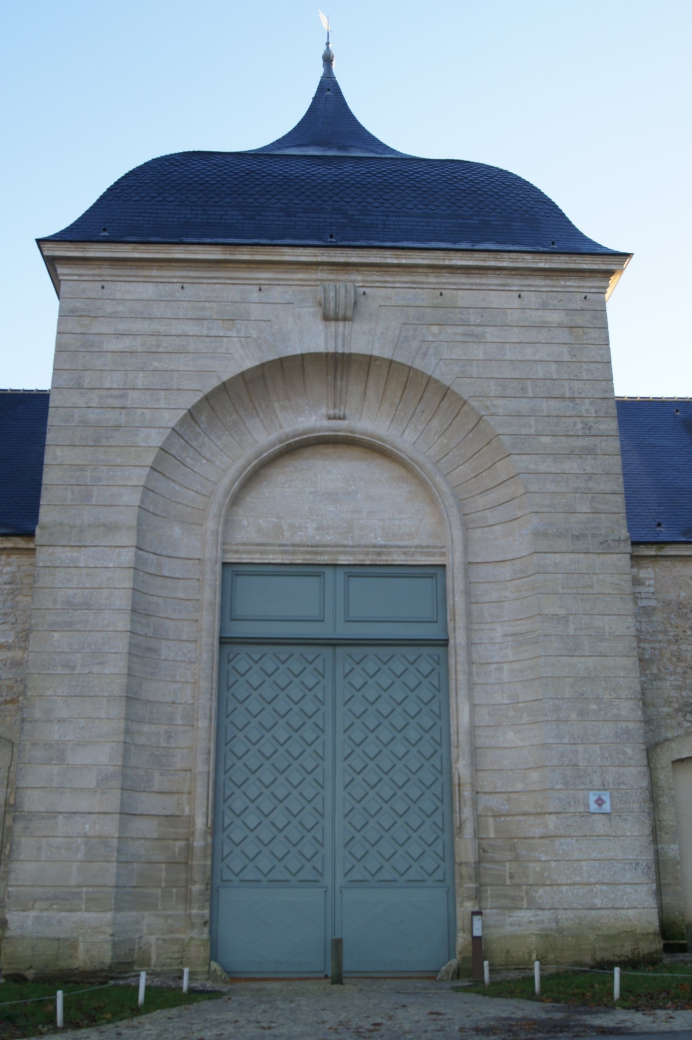 JUAYE MONDAYE Abbaye Portail (2)
