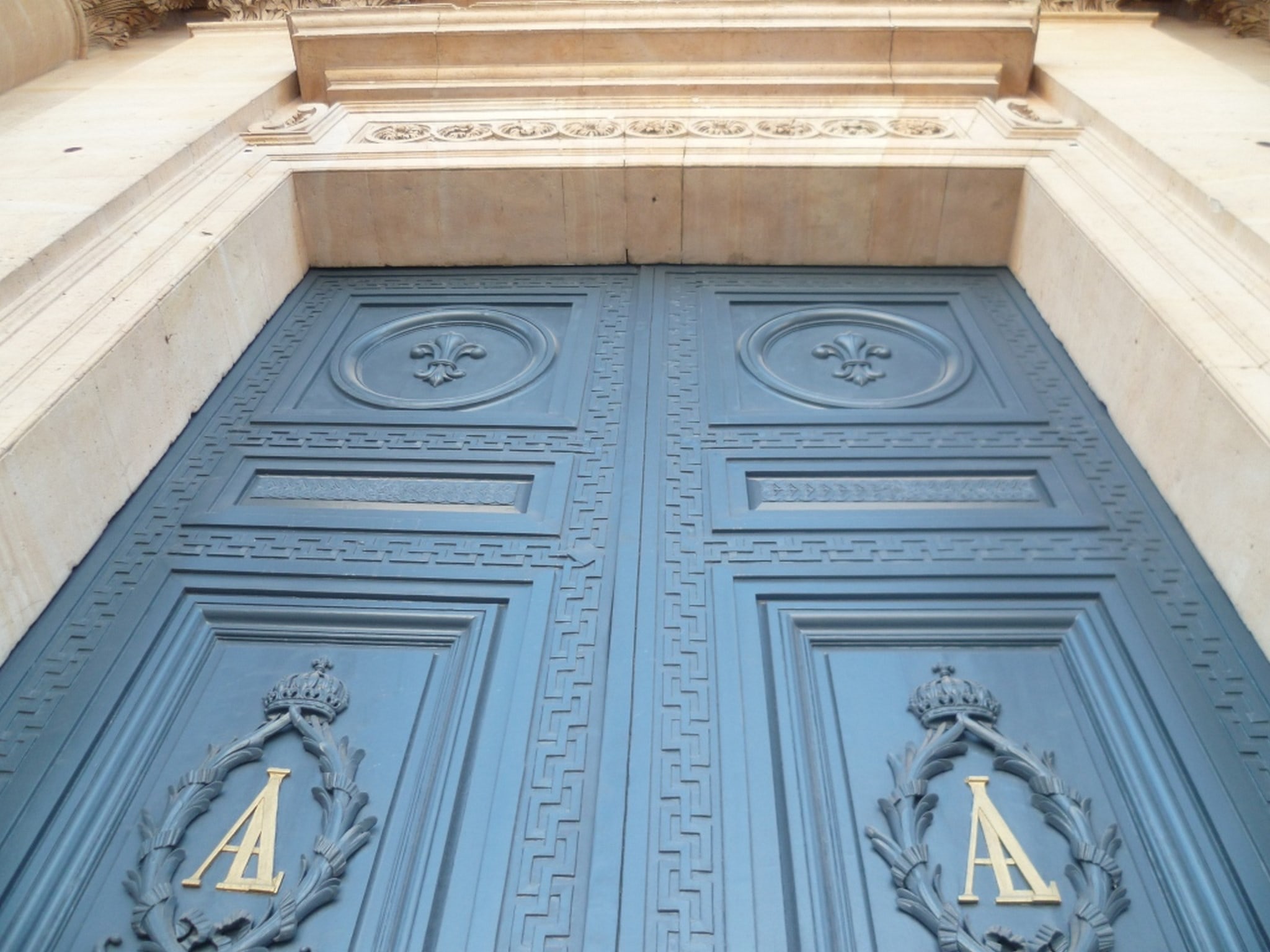 PARIS Eglise du Val de Grâce Portail (8)